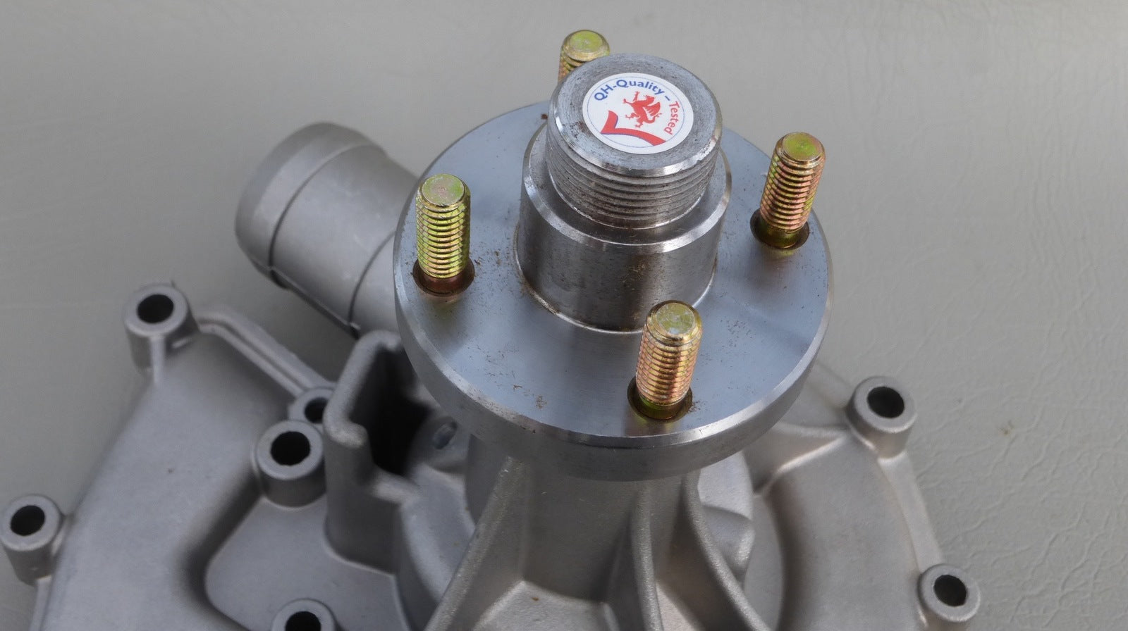 Waterpomp Landrover Defender 1983-2006 V8 met airco en viscokoppeling Berry Smink British Car Parts