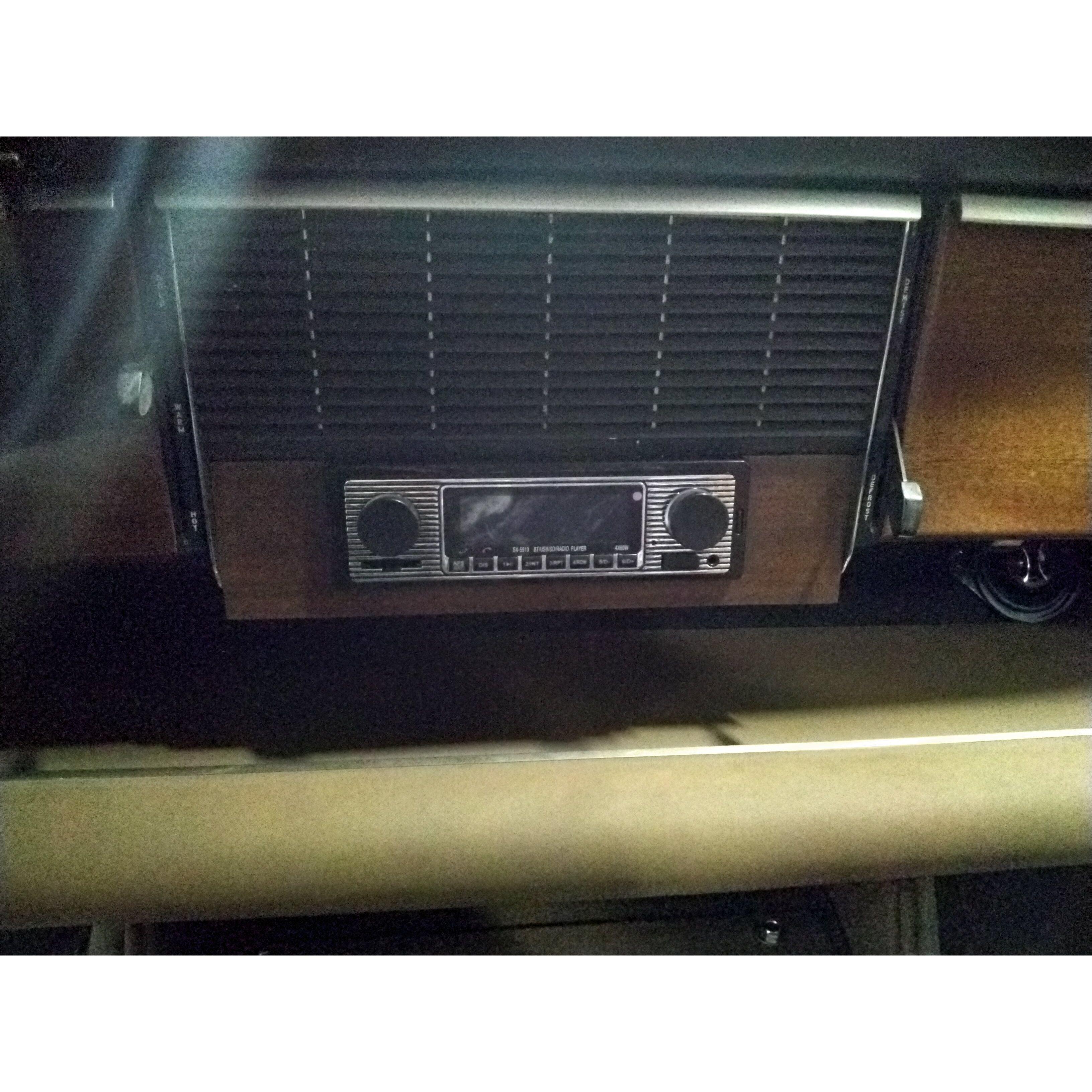 Klassieker Auto Radio Bluetooth MP3 - Berry Smink British Car Parts